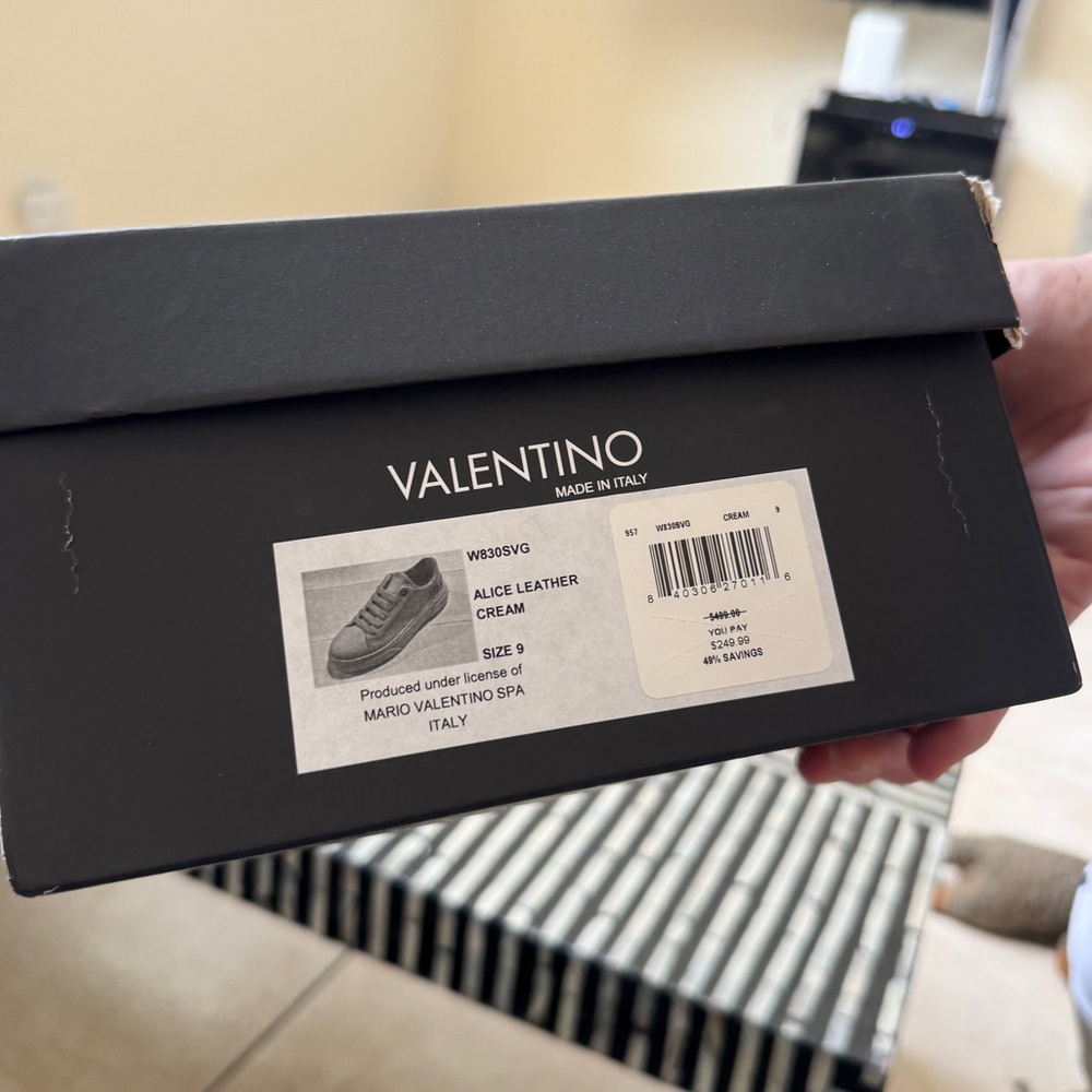 Valentino brand new size 9 ALICE LEATHER
CREAM never worn got wrong size - Picture 6 of 8